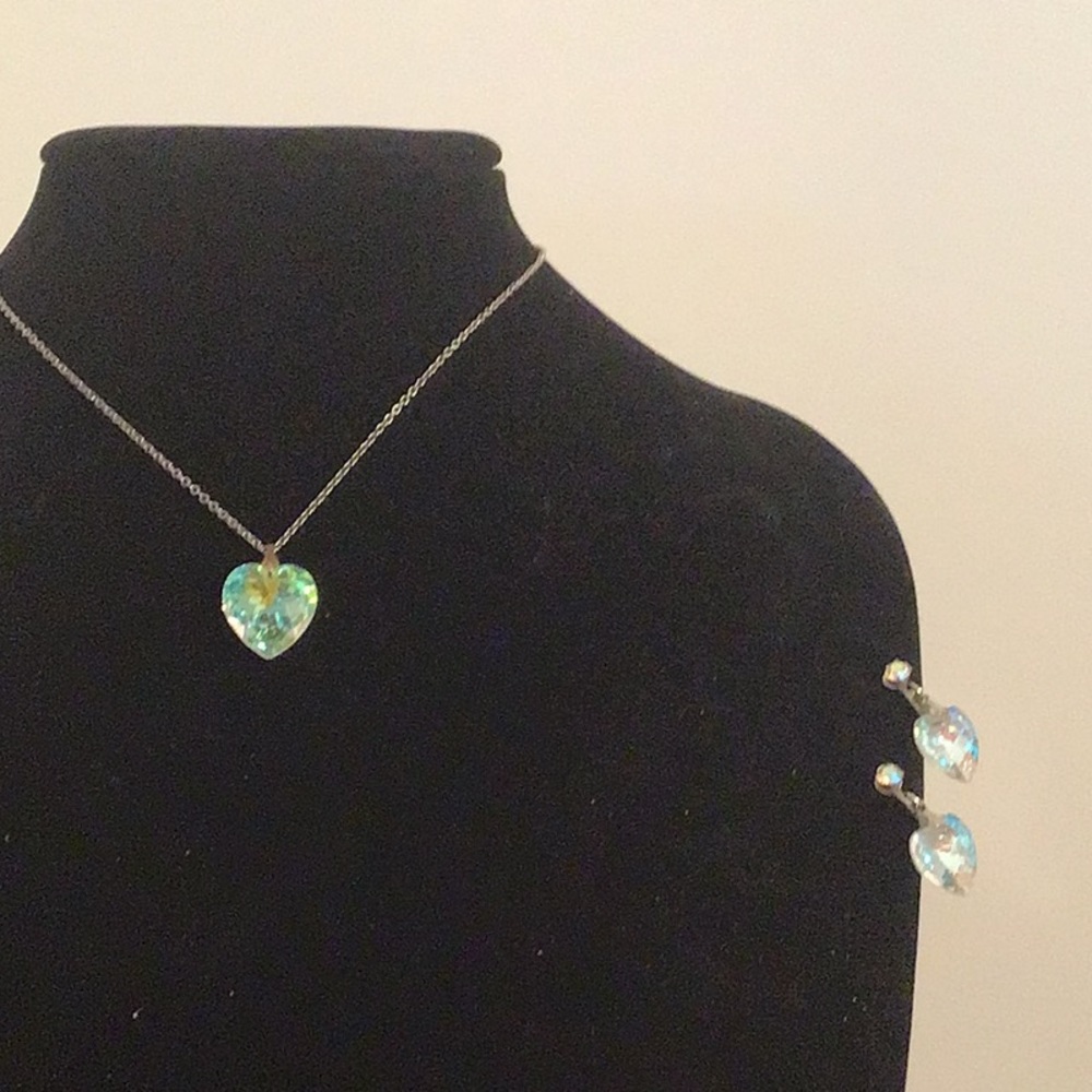 Iridescent necklace and screw on earrings
